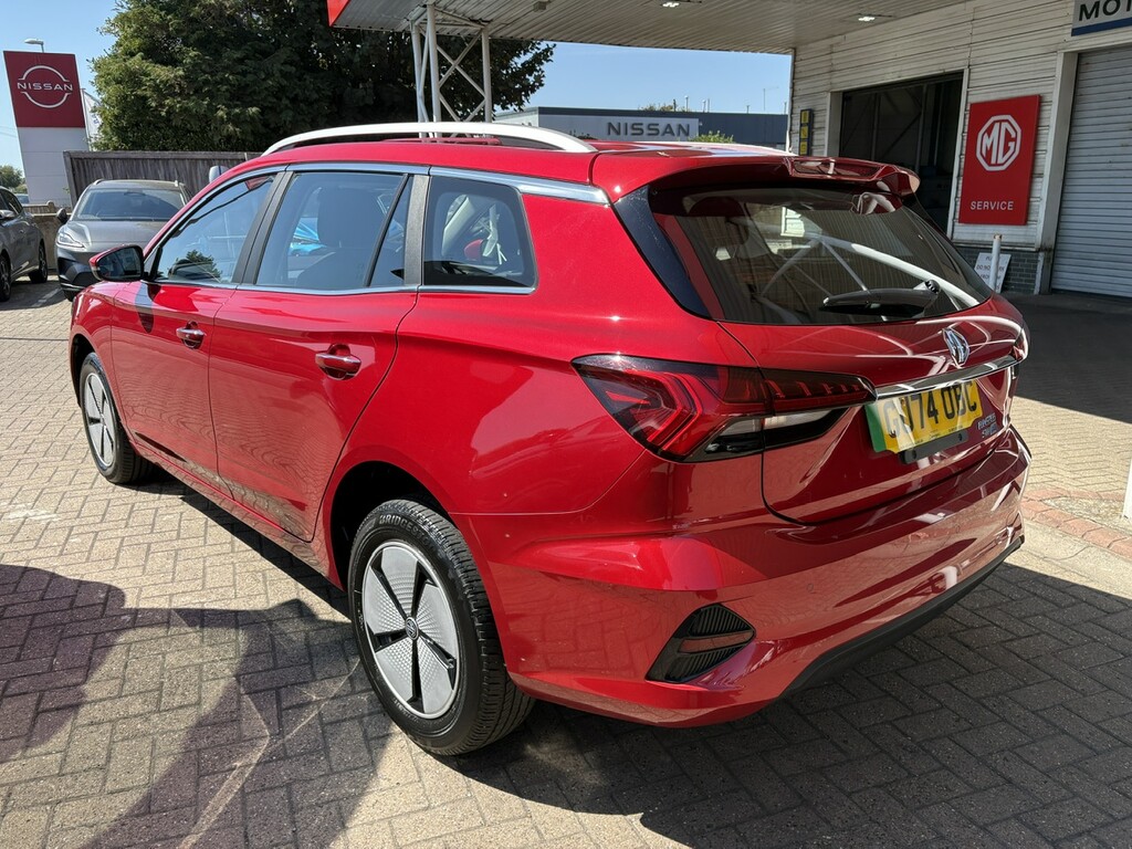 MG MG5 61.1Kwh Se Long Range Estate 15 GU74OBC Red #4