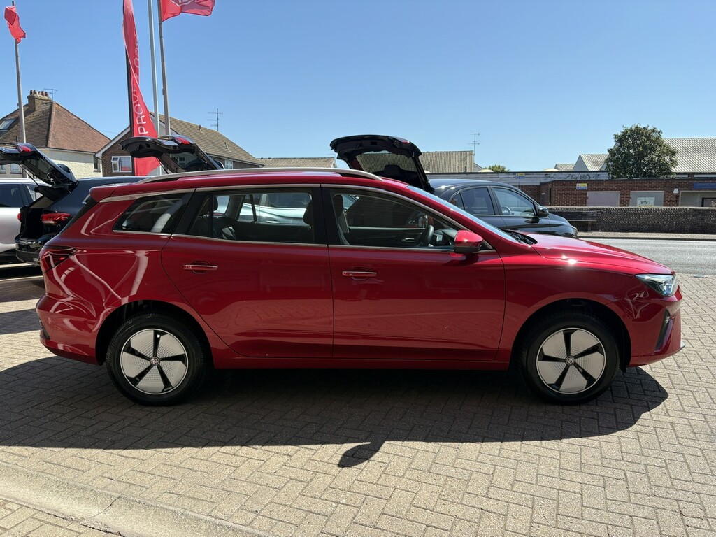 MG MG5 61.1Kwh Se Long Range Estate 15 Red