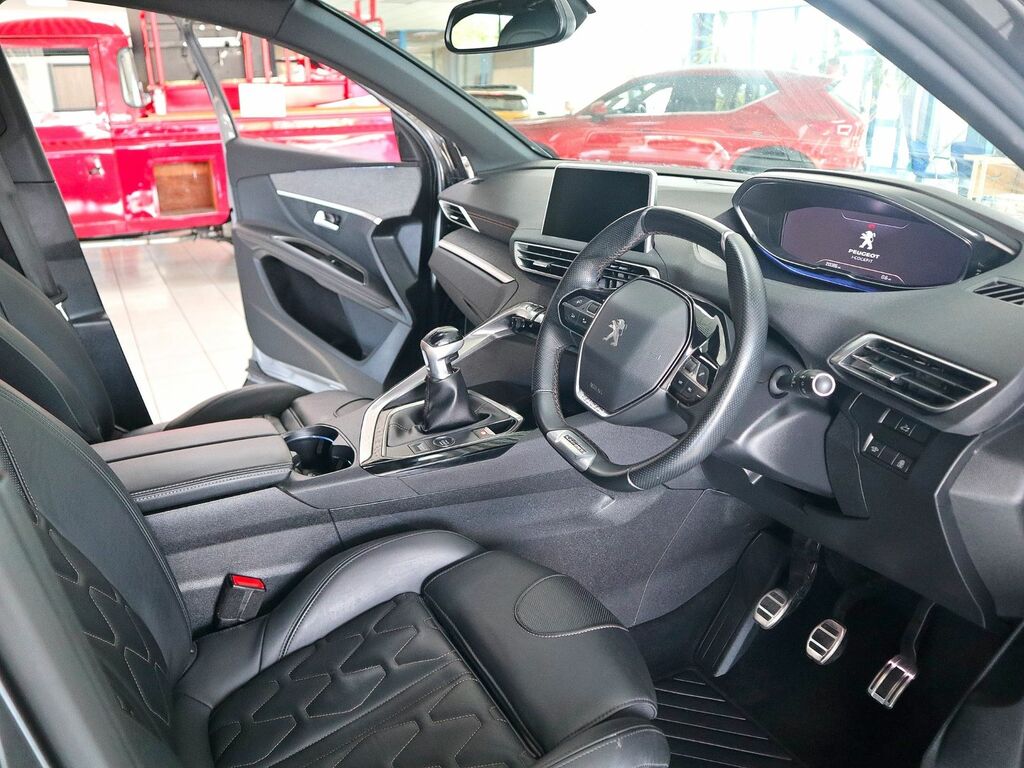 Peugeot 3008 1.2 Gt Line Puretech Black #3