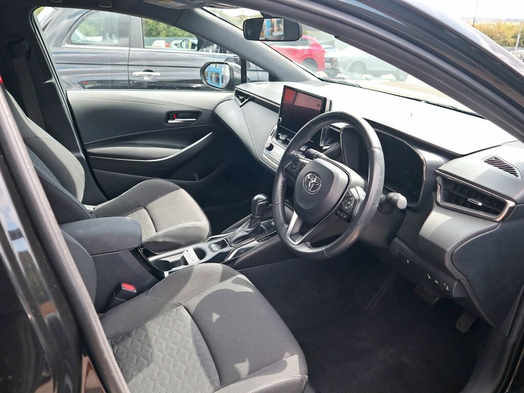 Toyota Corolla Icon Tech Touring Sports Vvt-h Black #3