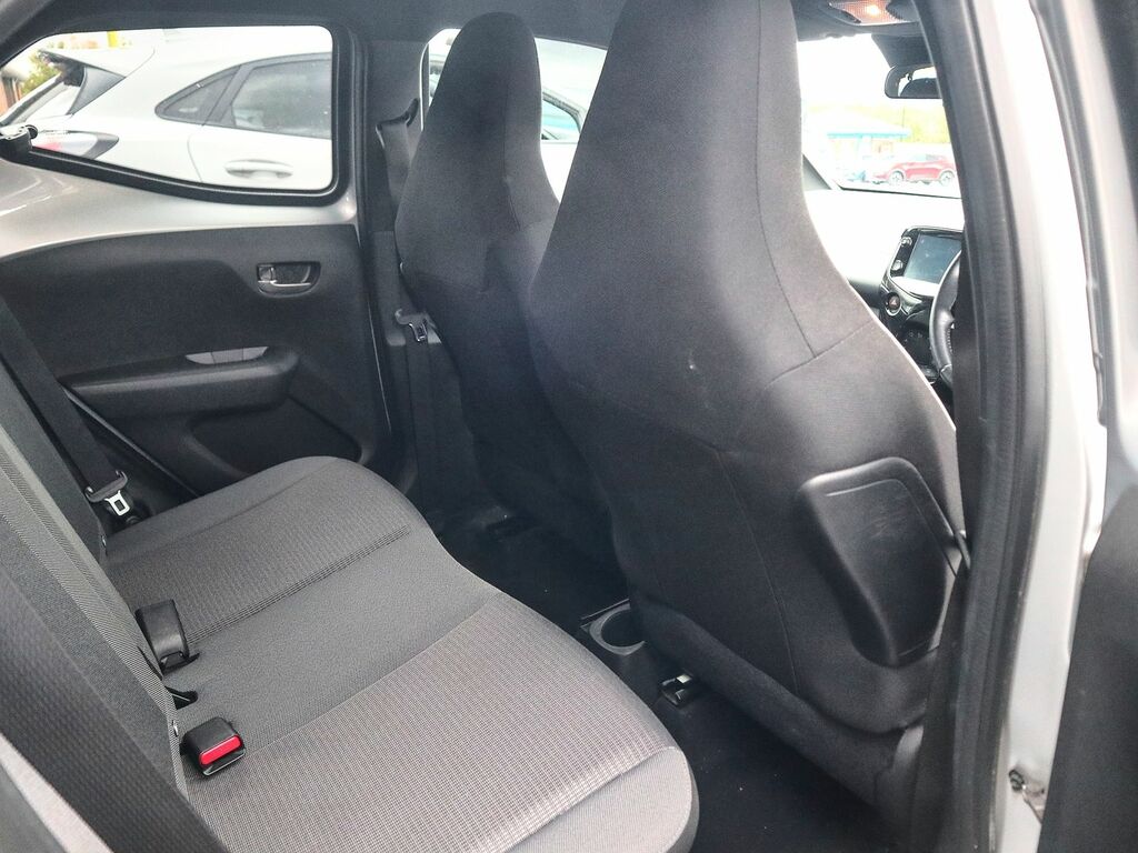 Toyota Aygo X X-trend Tss Vvt-i YR71TLZ Silver #4