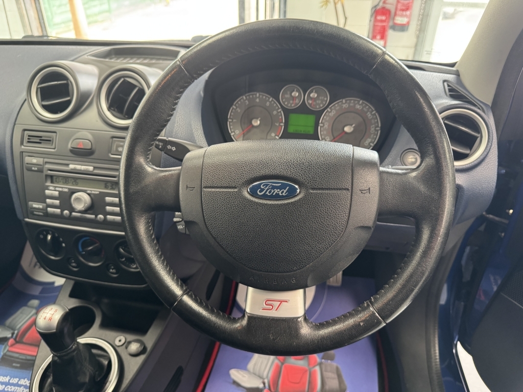 Ford Fiesta 1.25 Style Last Owner 13 Years Great Genuine H Red #22