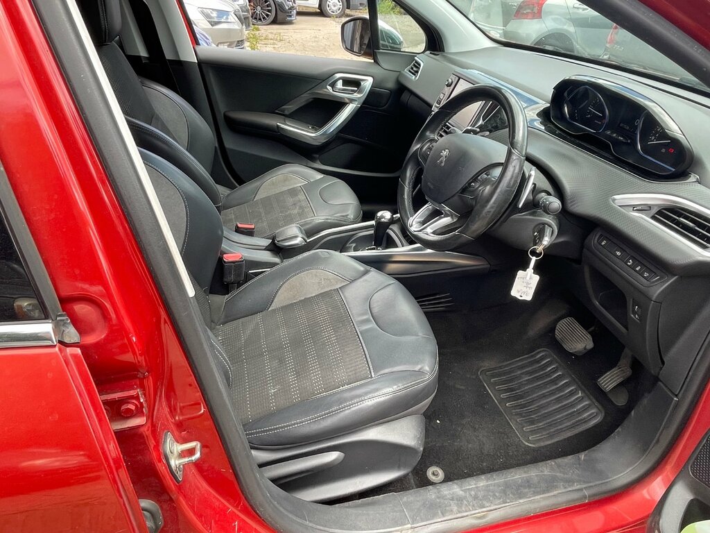 Peugeot 2008 1.2 E-vti Puretech Allure Suv Red #2