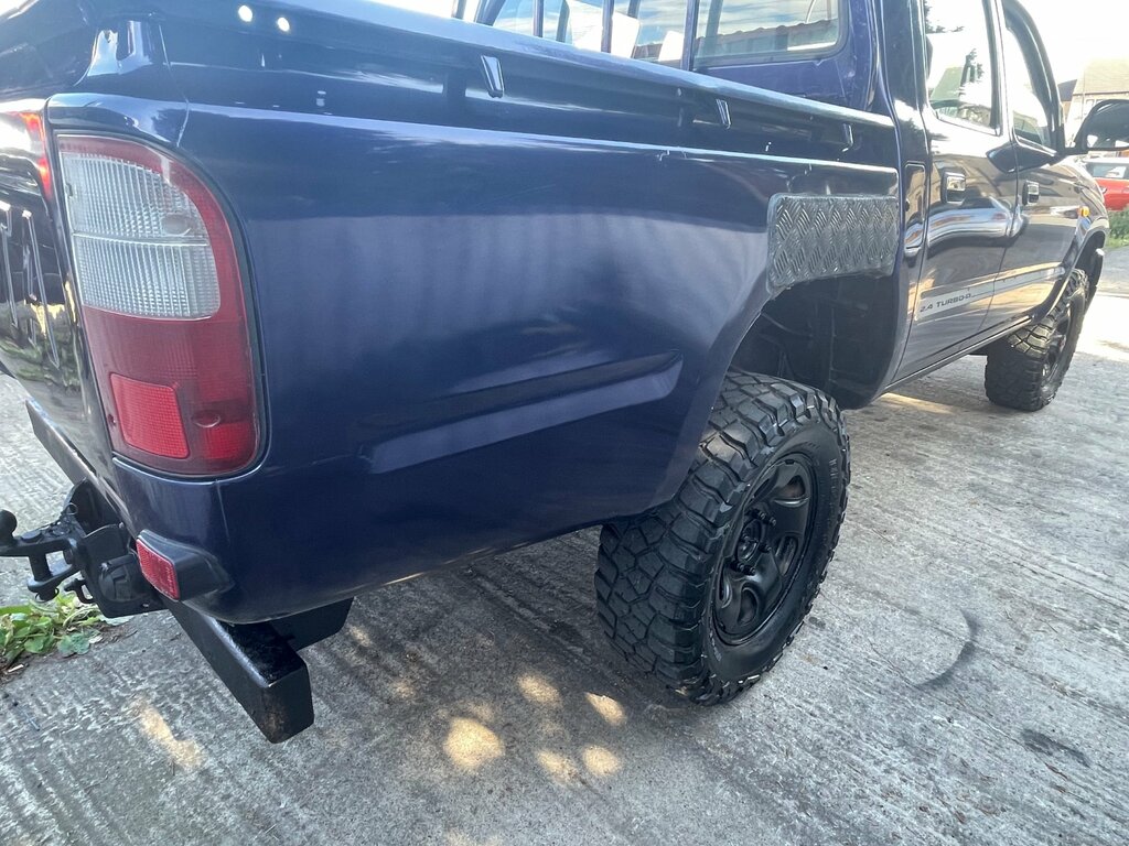 Toyota HILUX Pickup 2dr Diesel Manual Red #16