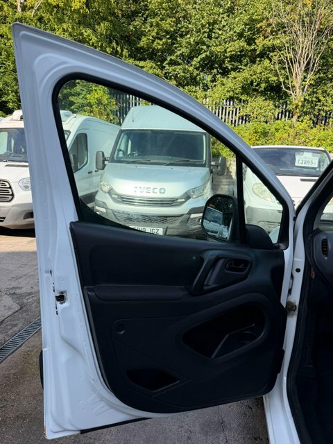 Citroen Berlingo 1.4I First Estate 175 Gkm, 75 Red #28