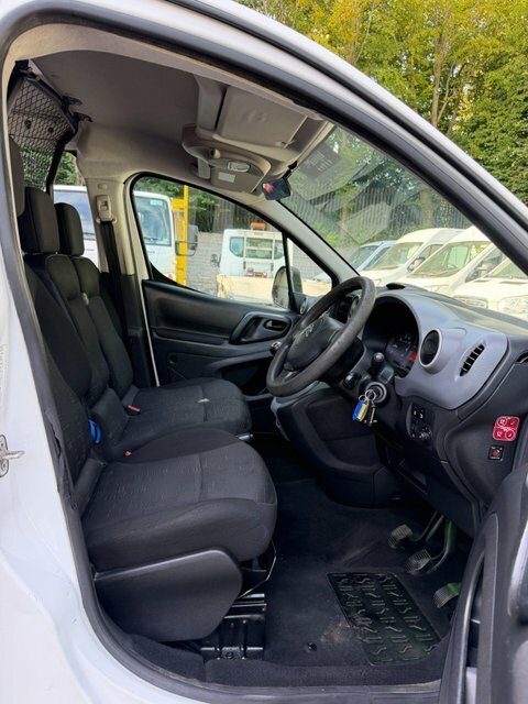 Citroen Berlingo 1.4I First Estate 175 Gkm, 75 Red #23