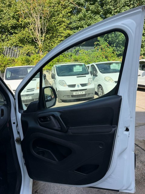 Citroen Berlingo 1.4I First Estate 175 Gkm, 75 Red #22