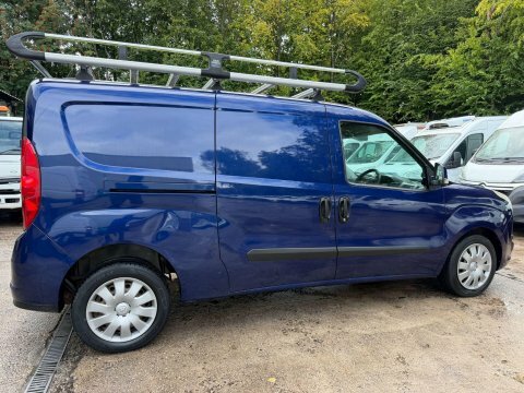 Vauxhall Combo 2000 1.3 Cdti 16V H1 Van Red #10