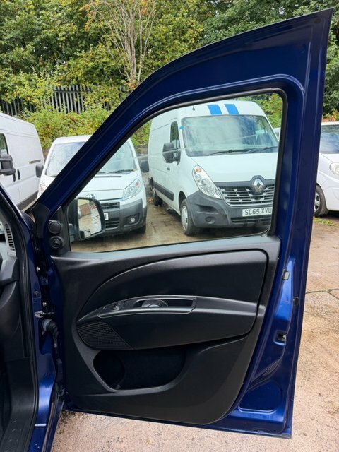 Vauxhall Combo 2000 1.3 Cdti 16V H1 Van Red #29