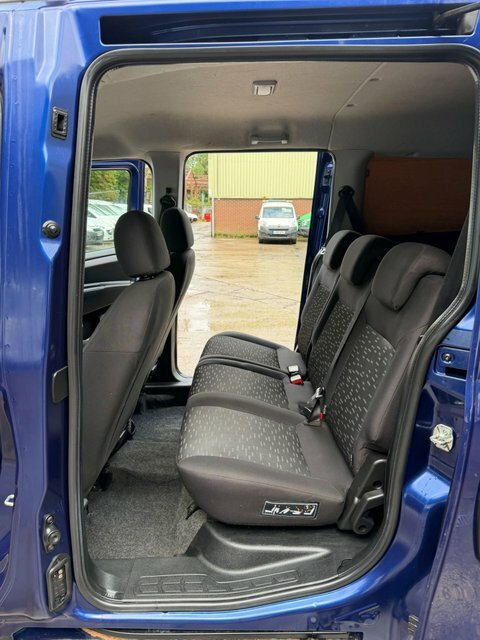 Vauxhall Combo 2000 1.3 Cdti 16V H1 Van Red #24
