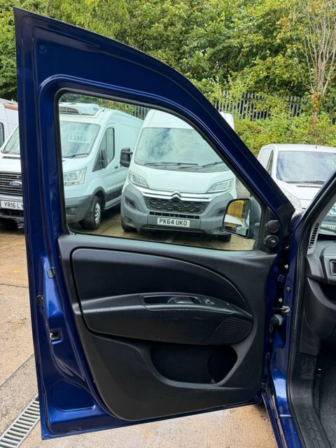 Vauxhall Combo 2000 1.3 Cdti 16V H1 Van Red #34