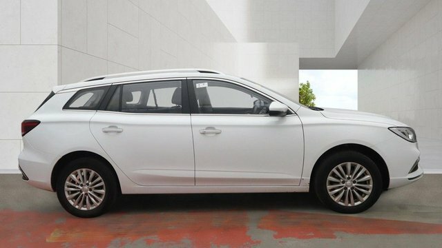 MG MG5 Exclusive Long Range Estate White #6