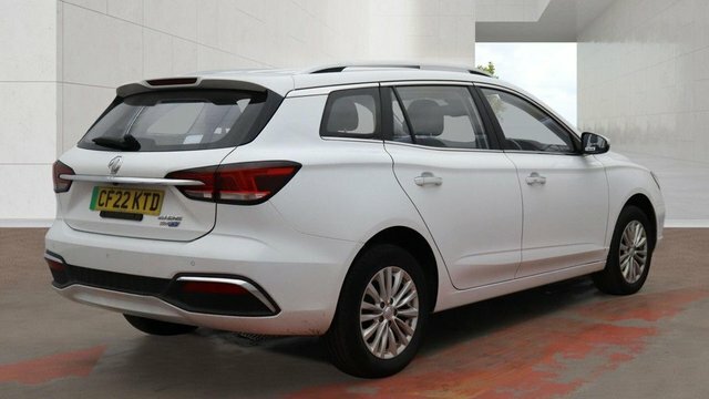 MG MG5 Exclusive Long Range Estate White #2