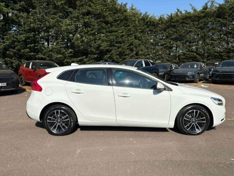 Volvo V40 2.0 T2 Gpf White #3