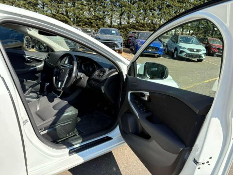 Volvo V40 2.0 T2 Gpf Momentum Euro 6 Ss Black #11