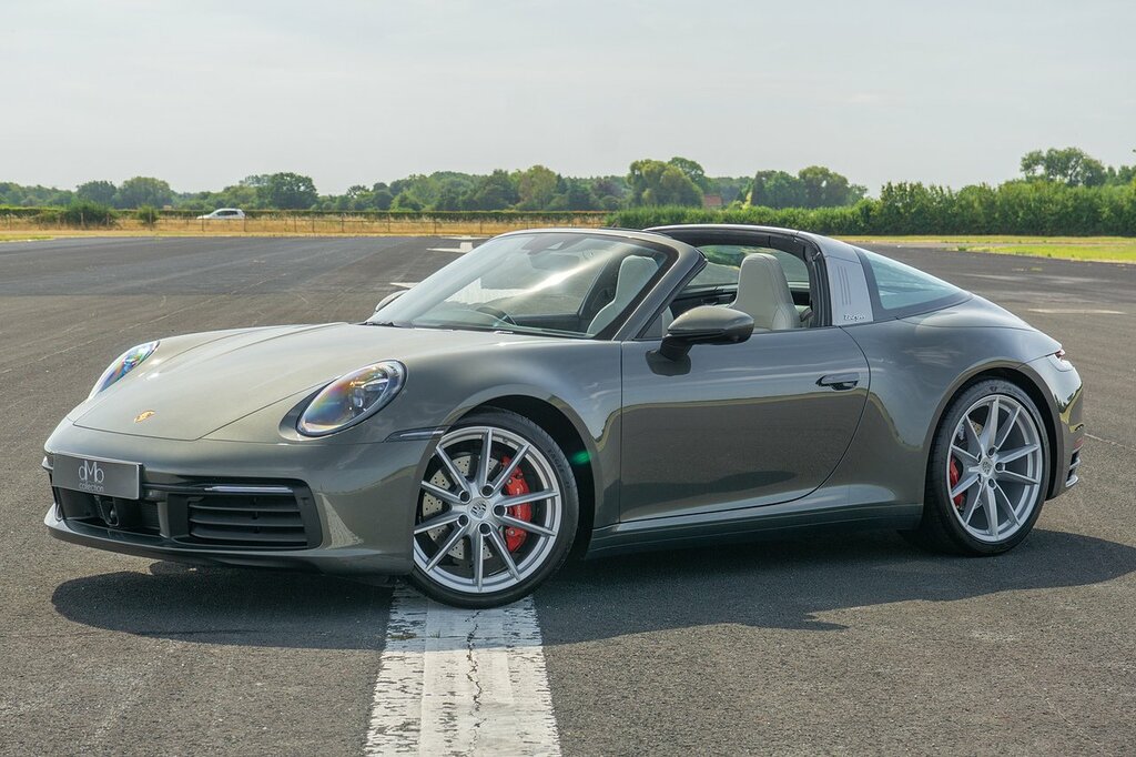 Porsche 911 T 992 4S Green