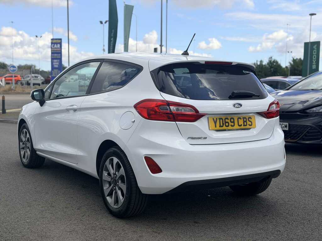 Ford Fiesta 1.1 Trend White #6