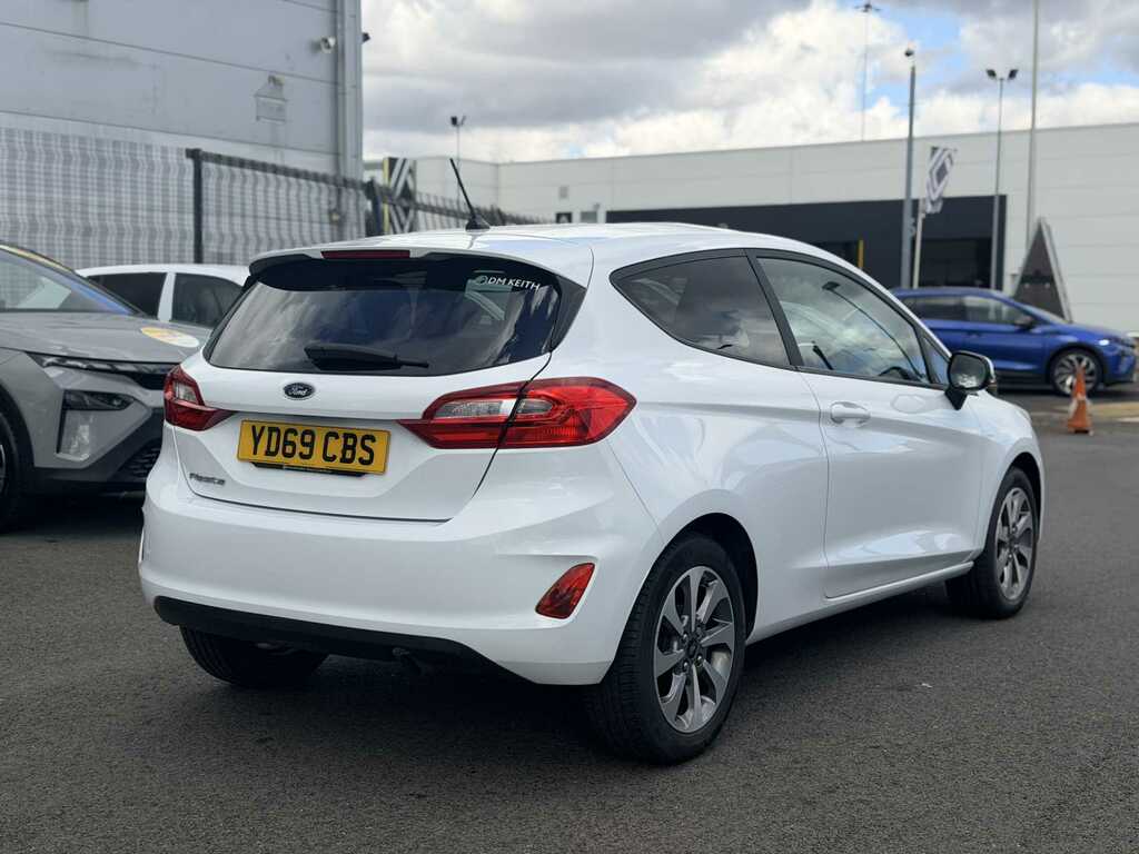 Ford Fiesta 1.1 Trend White #4