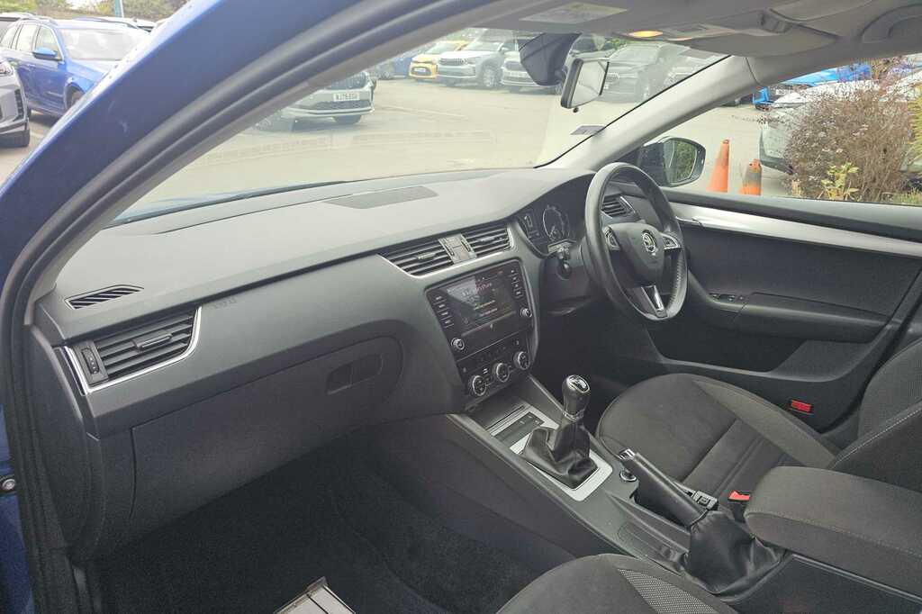 Skoda Octavia 1.5 Tsi Se Drive Blue #2