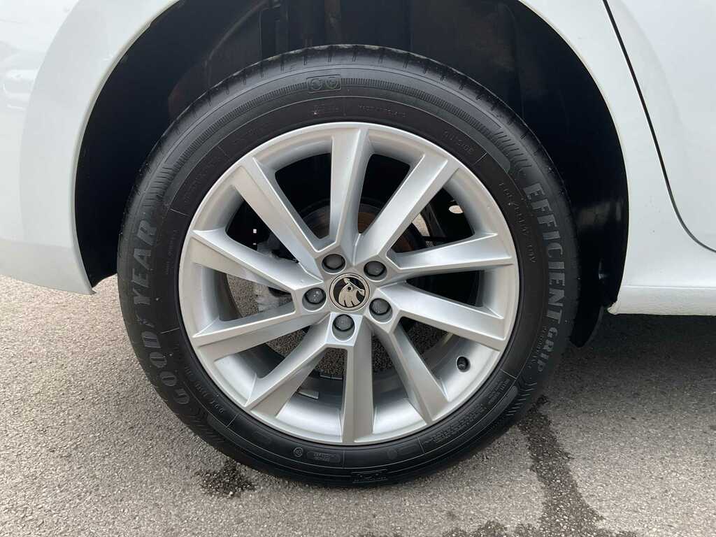 Skoda Kamiq 1.0 Tsi 95 Se White #5