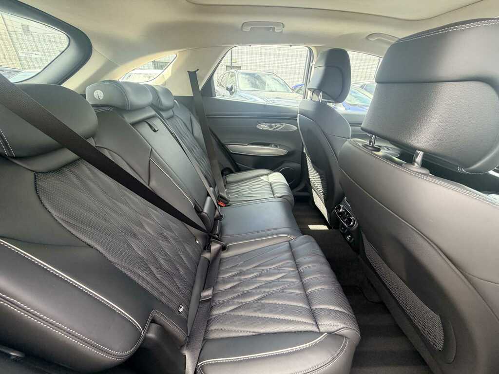 Genesis GV70 360Kw Sport 77Kwh Awd White #15