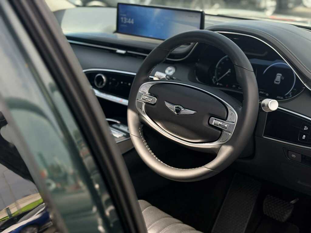 Genesis GV70 360Kw Sport 77Kwh Awd White #39