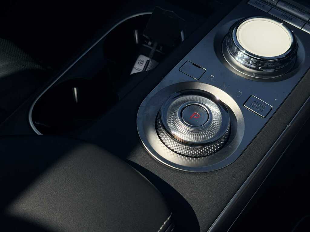 Genesis GV70 360Kw Sport 77Kwh Awd White #21