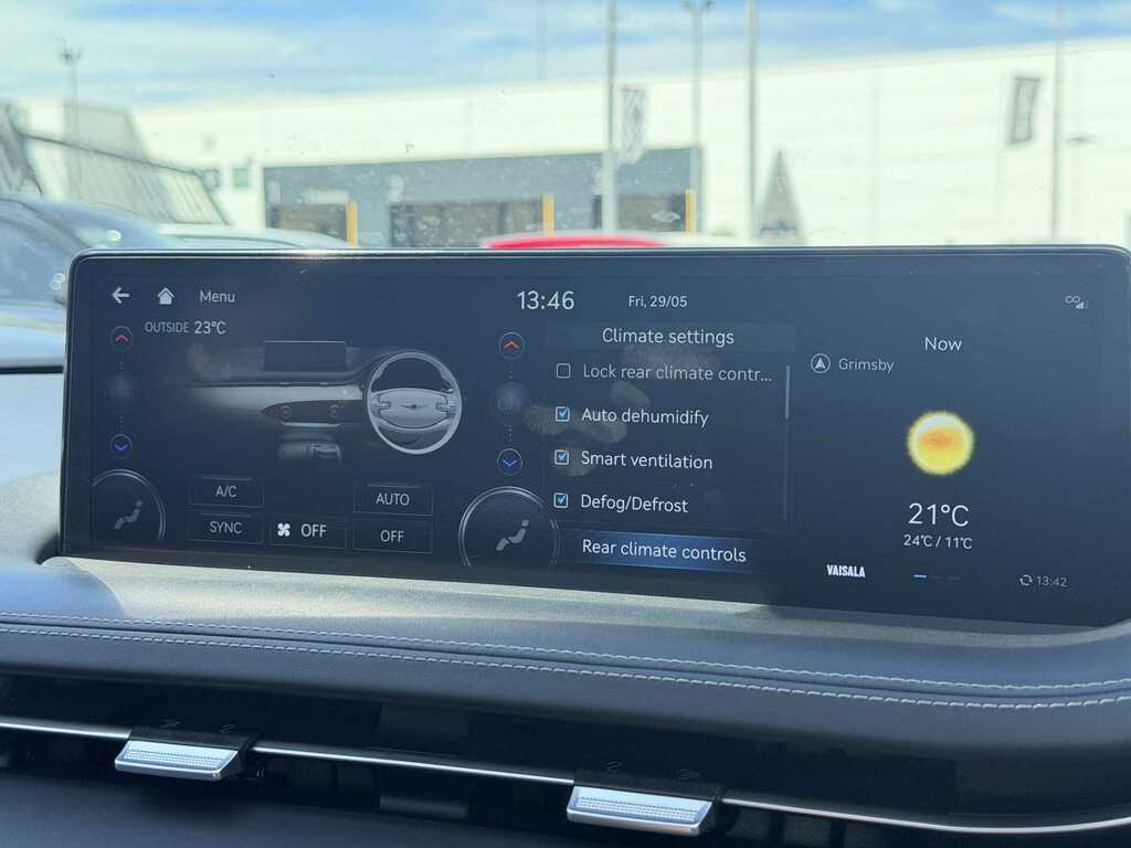 Genesis GV70 360Kw Sport 77Kwh Awd White #25