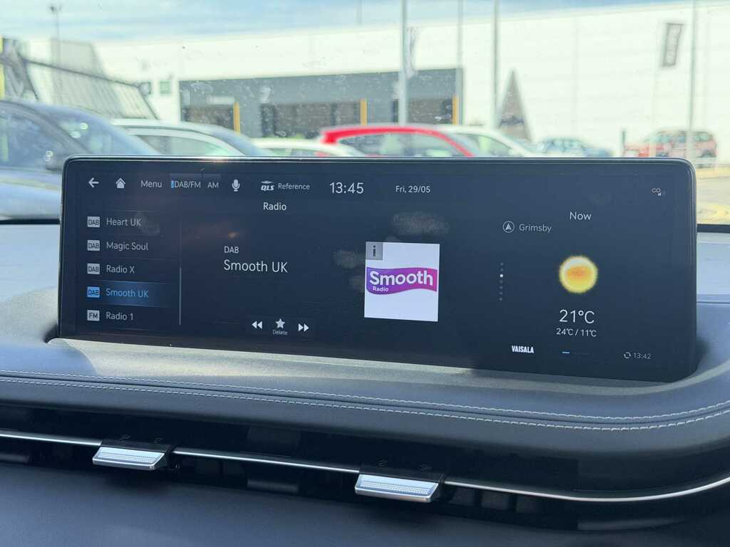 Genesis GV70 360Kw Sport 77Kwh Awd White #29