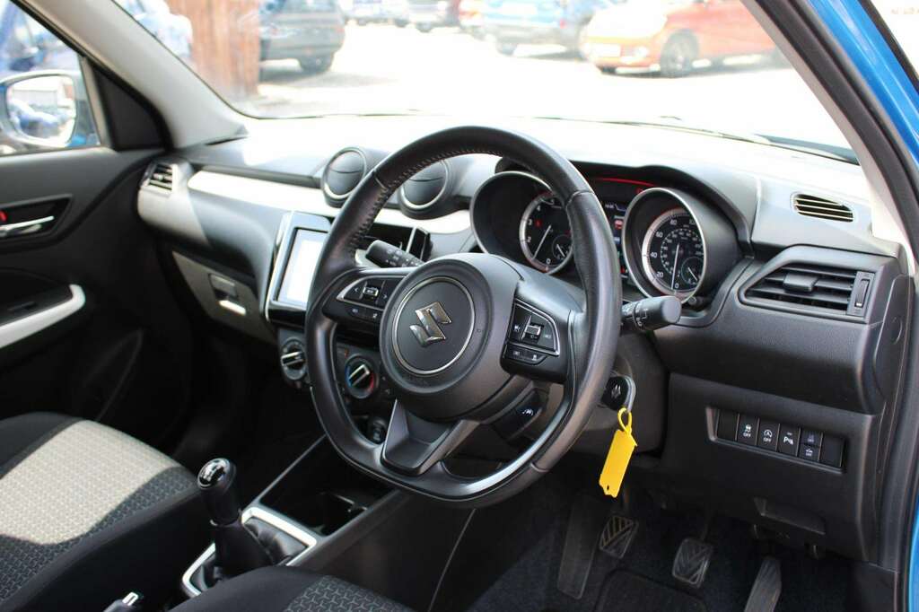 Suzuki Swift 1.2 Dualjet 83 12V Hybrid Sz5 Red #19