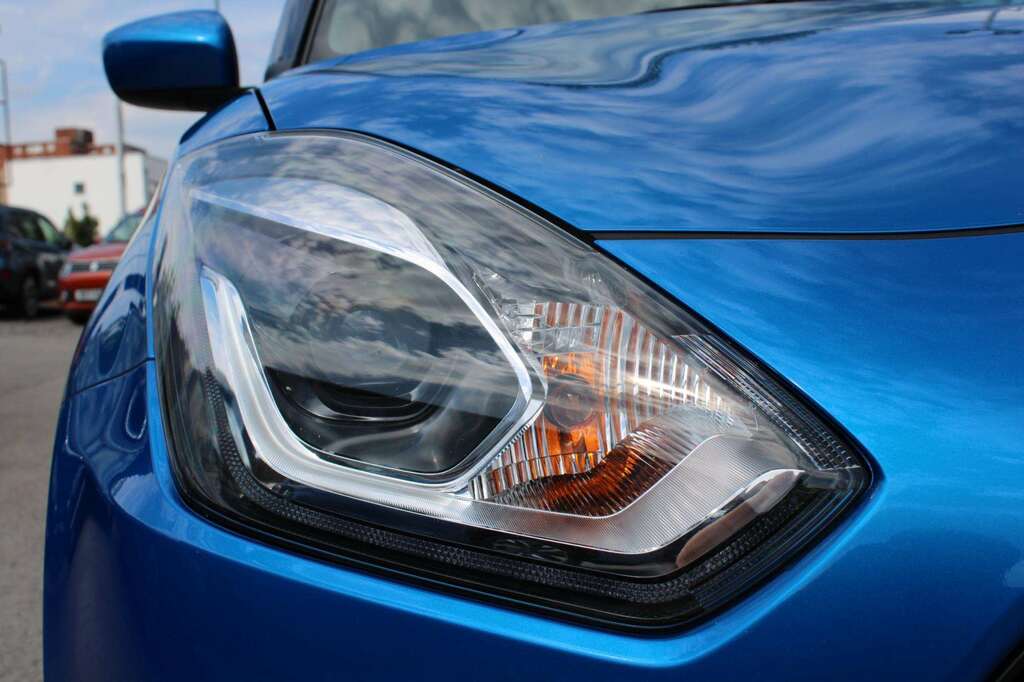 Suzuki Swift 1.2 Dualjet 83 12V Hybrid Sz5 Red #9
