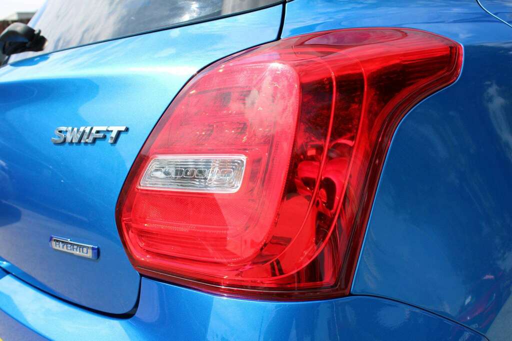 Suzuki Swift 1.2 Dualjet 83 12V Hybrid Sz5 Red #11
