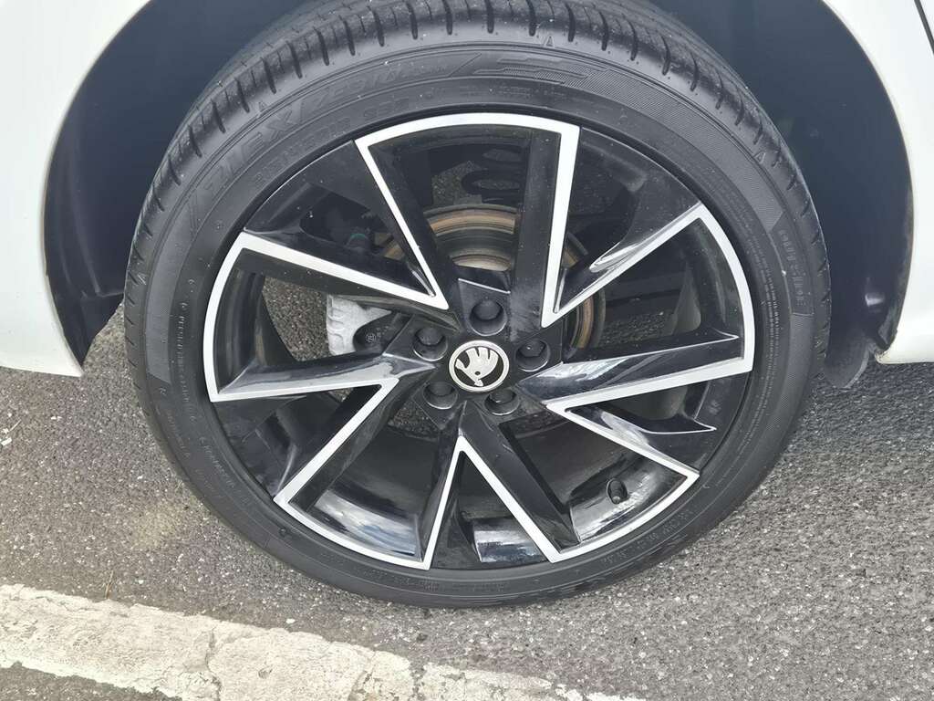 Skoda Kamiq 1.5 Tsi Monte Carlo White #6