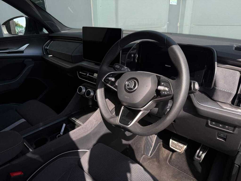 Skoda Kodiaq 1.5 Tsi E-tec Sportline Dsg 7 Seat White #2