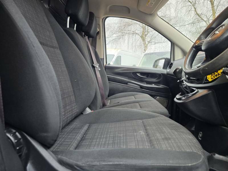 Mercedes-Benz Vito 114 Bluetec Select 9-Seater 7G-tronic Black #14