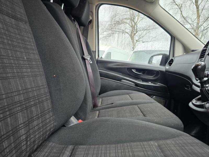 Mercedes-Benz Vito 114 Bluetec Select 9-Seater 7G-tronic Black #16