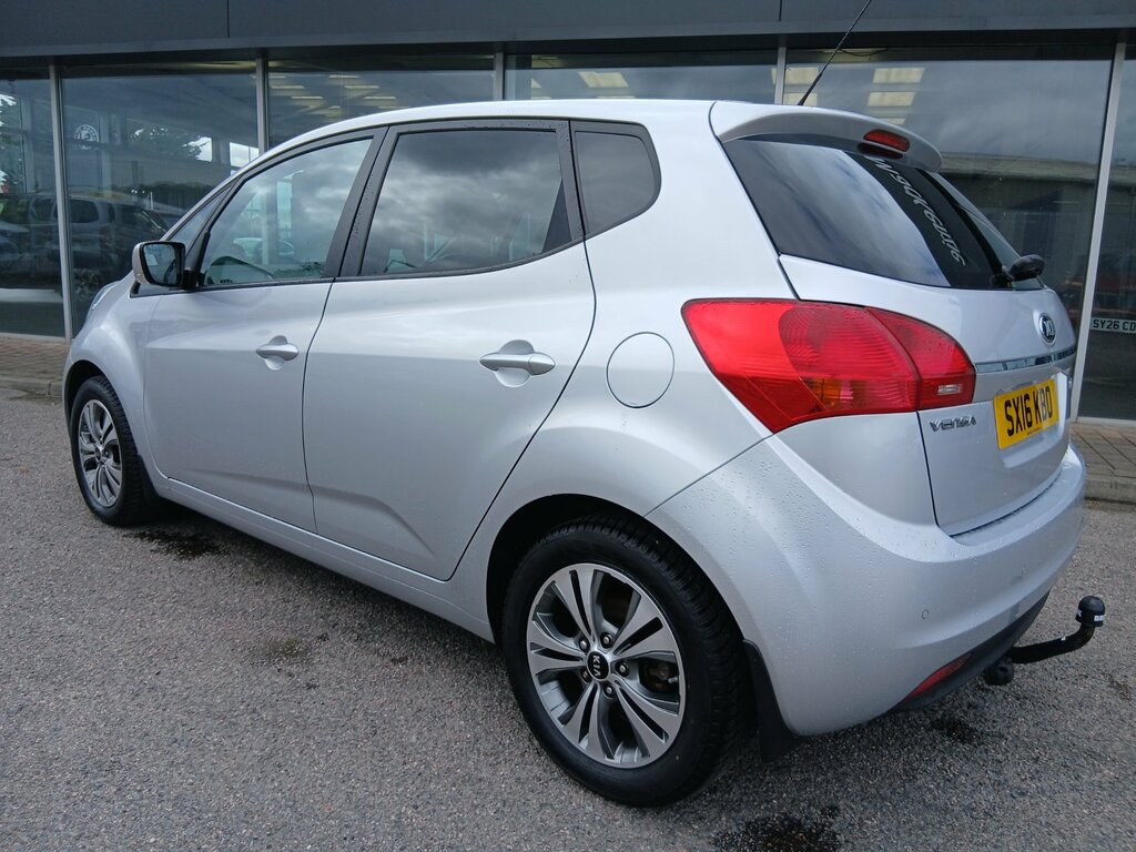 Kia Venga 1.6 Crdi 3 Silver #2