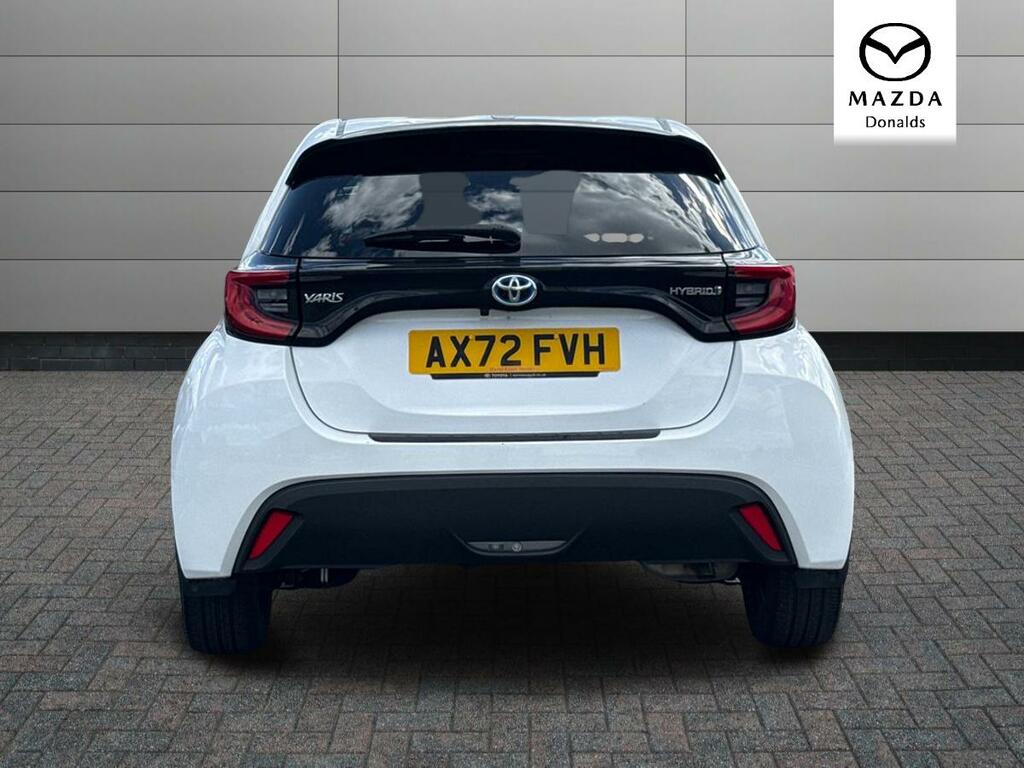 Toyota Yaris 1.5 Vvt-h Design E-cvt Euro 6 Ss AX72FVH White #4