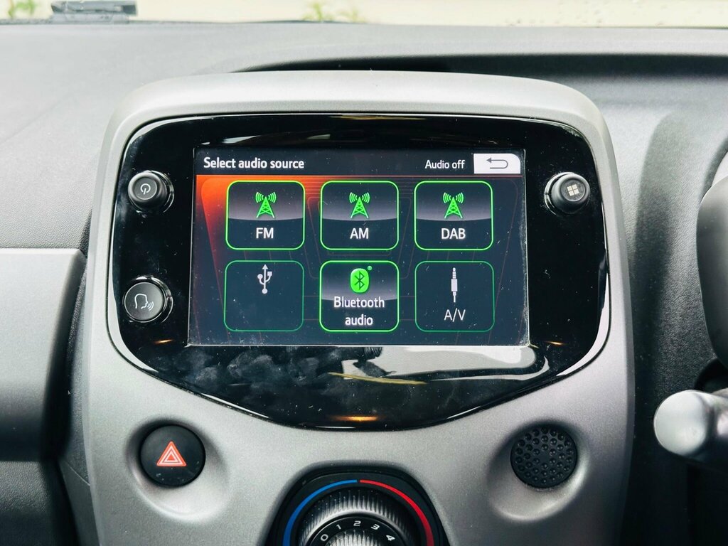 Toyota Aygo 1.0 Vvt-i X-play White #51