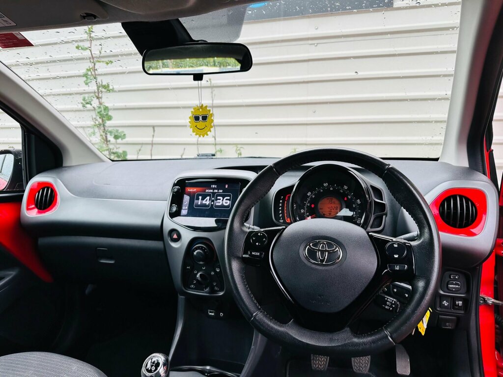 Toyota Aygo 1.0 Vvt-i X-play White #33