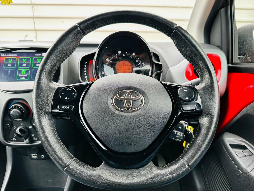 Toyota Aygo 1.0 Vvt-i X-play White #43