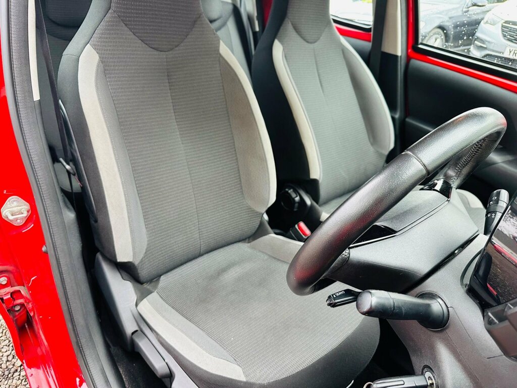Toyota Aygo 1.0 Vvt-i X-play White #34