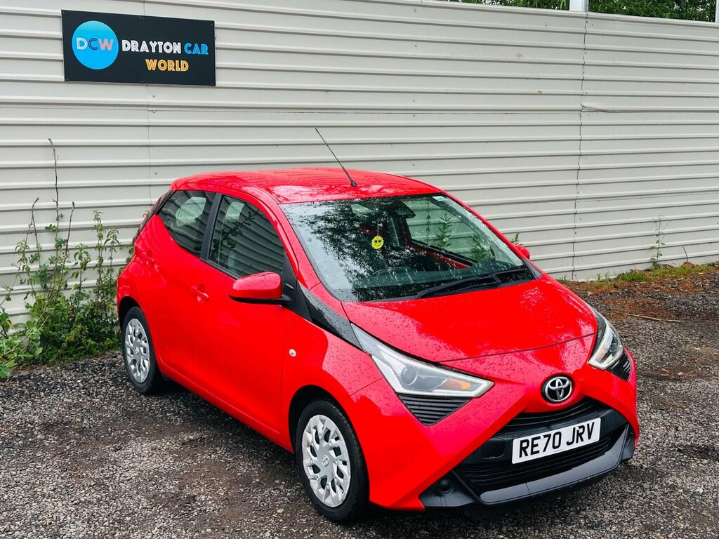 Toyota Aygo 1.0 Vvt-i X-play Euro 6 Safety Sense Red #4