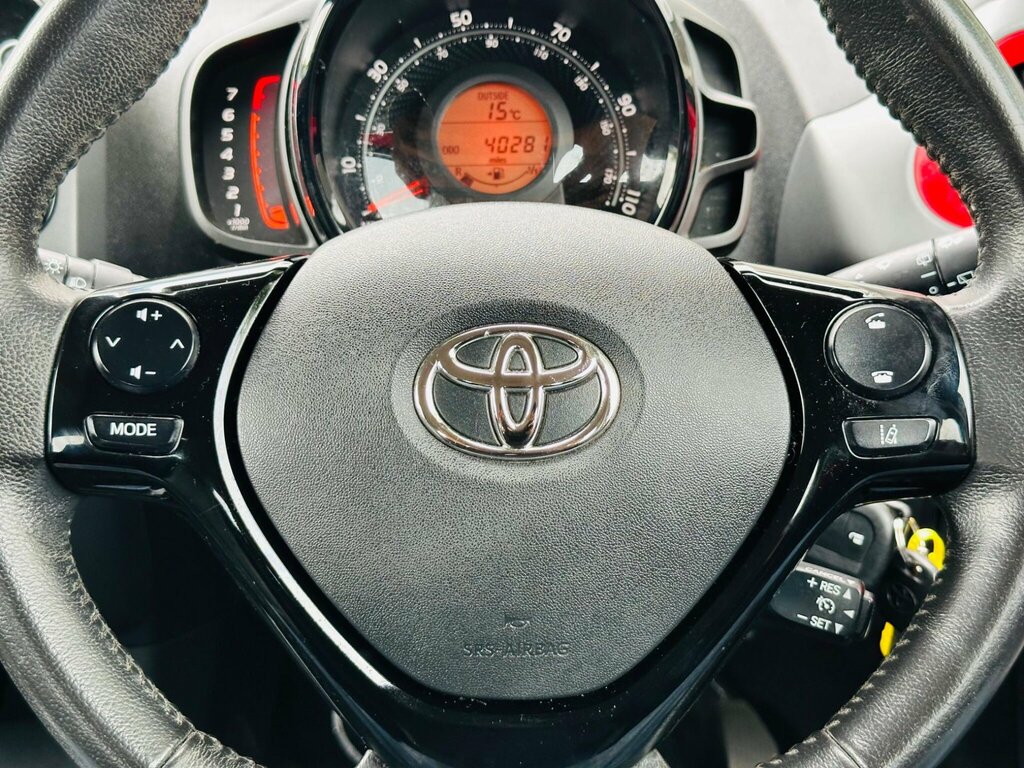Toyota Aygo 1.0 Vvt-i X-play White #42