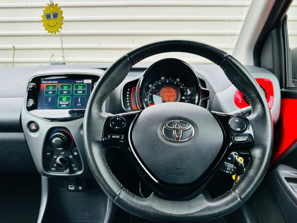 Toyota Aygo 1.0 Vvt-i X-play White #44