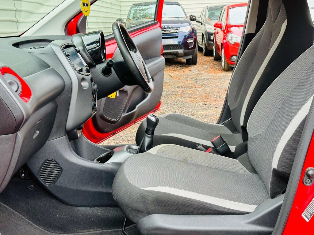 Toyota Aygo 1.0 Vvt-i X-play White #39