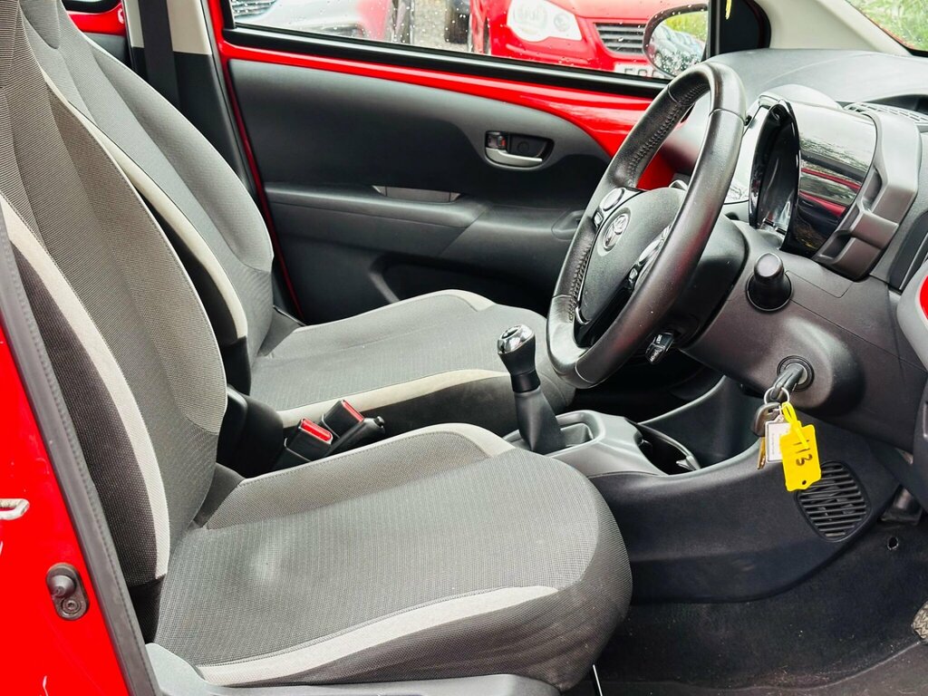 Toyota Aygo 1.0 Vvt-i X-play White #31