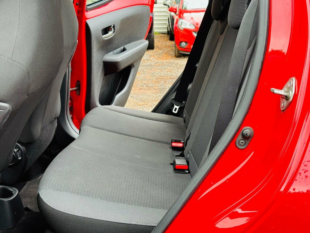 Toyota Aygo 1.0 Vvt-i X-play White #35