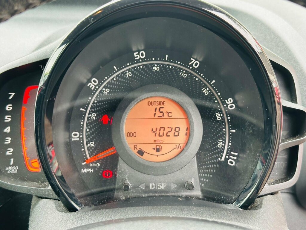 Toyota Aygo 1.0 Vvt-i X-play White #47