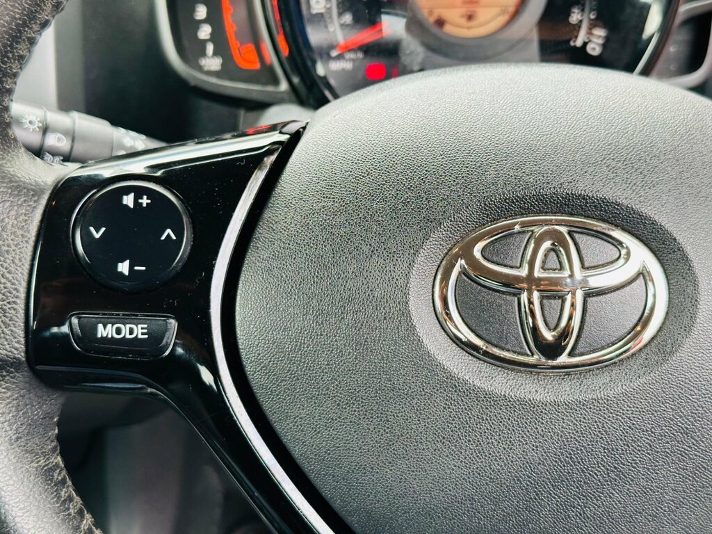 Toyota Aygo 1.0 Vvt-i X-play White #48